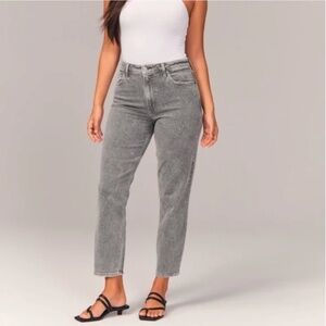 NWT Abercrombie and Fitch The Mom High Rise Jeans Light Grey Wash Size 0/25